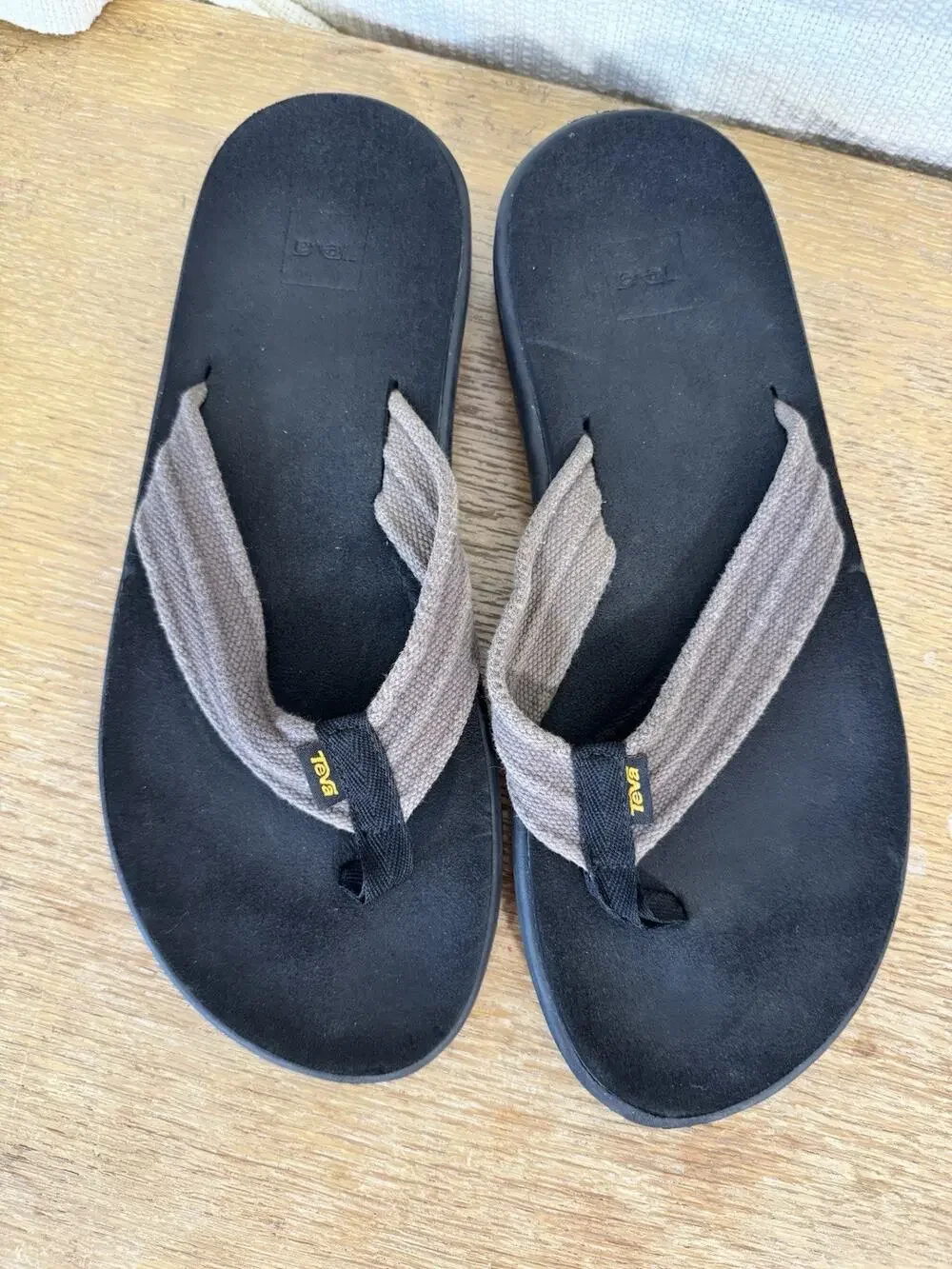 Teva Sandals Men’s Size 12 Beige Reflip Flip Flop Beach Travel Vacation Shoes